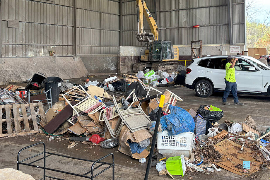 Customers disposing of waste at the transfer station.